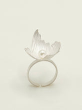 Load image into Gallery viewer, Special Piece To Nadette / Flame Ring with Fresh Water Pearl
