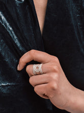 Load image into Gallery viewer, DISTANT HANDS Double Hoop Filigree Ring
