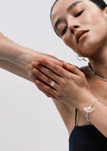 Load image into Gallery viewer, DISTANT HANDS Mini Horsehair Flower Ring
