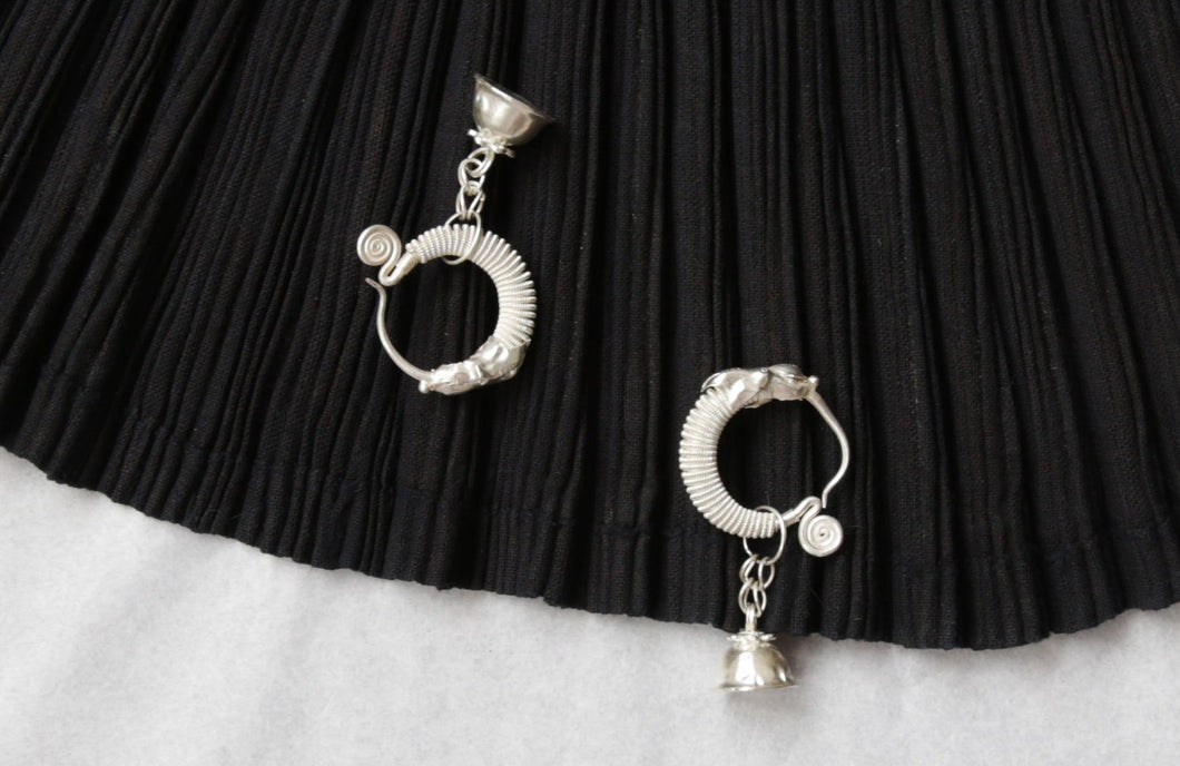 湛ZHAN (exceptional collection)- Knitting silver earrings with bell decoration