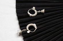 Load image into Gallery viewer, 湛ZHAN (exceptional collection)- Knitting silver earrings with bell decoration
