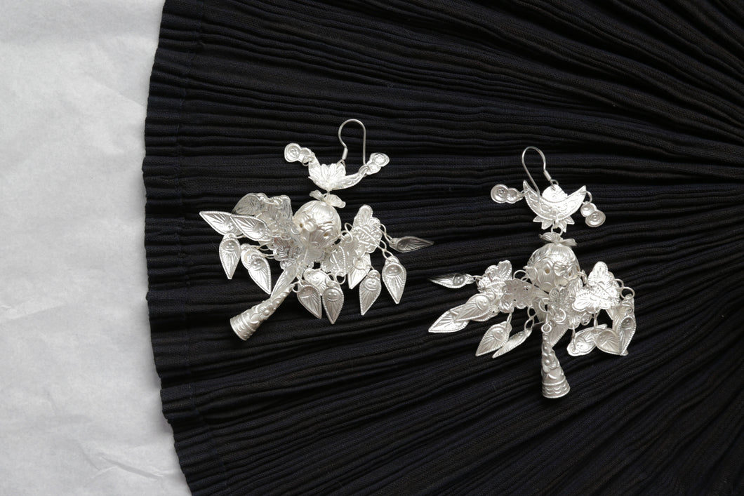 湛ZHAN(exceptional collection)- sparkling silver earrings with ball decoration