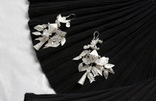 Load image into Gallery viewer, 湛ZHAN(exceptional collection)- sparkling silver earrings with pyramid decoration
