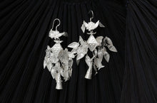 Load image into Gallery viewer, 湛ZHAN(exceptional collection)- sparkling silver earrings with pyramid decoration
