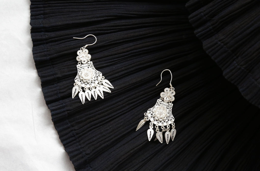 叠DIE-Knitting earrings with traditional Miao flower pattern