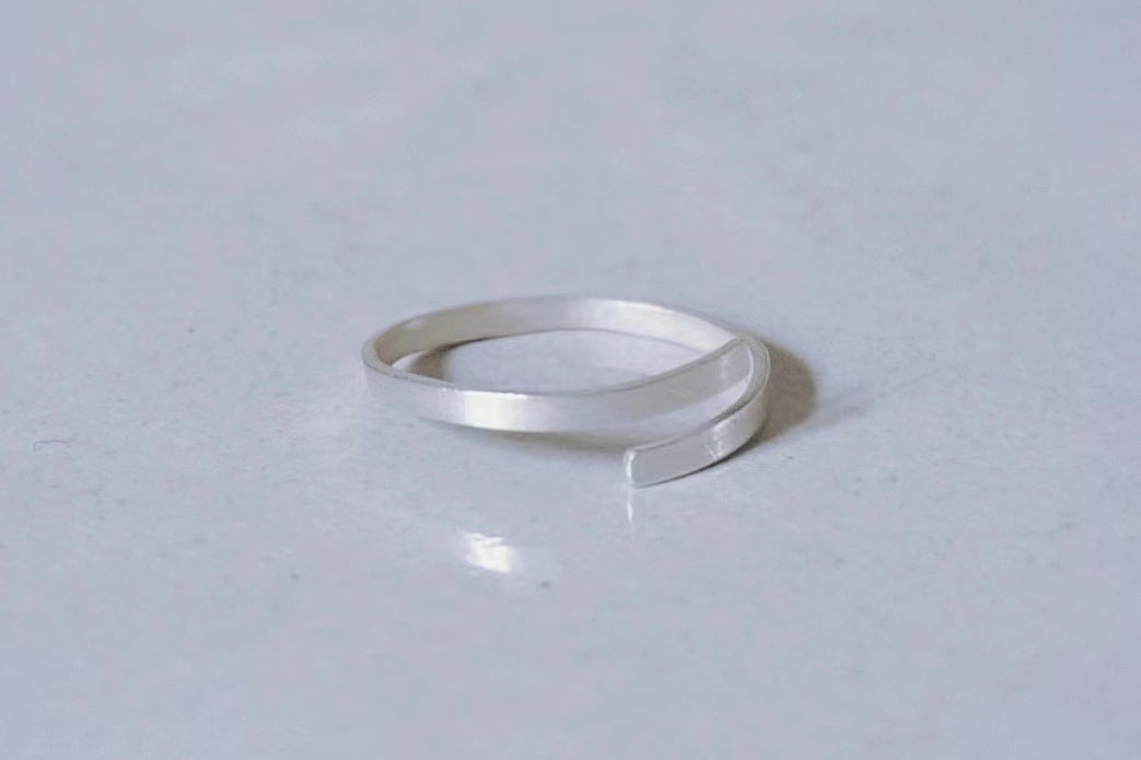 衡HENG- Gender neutral minimal smooth ring